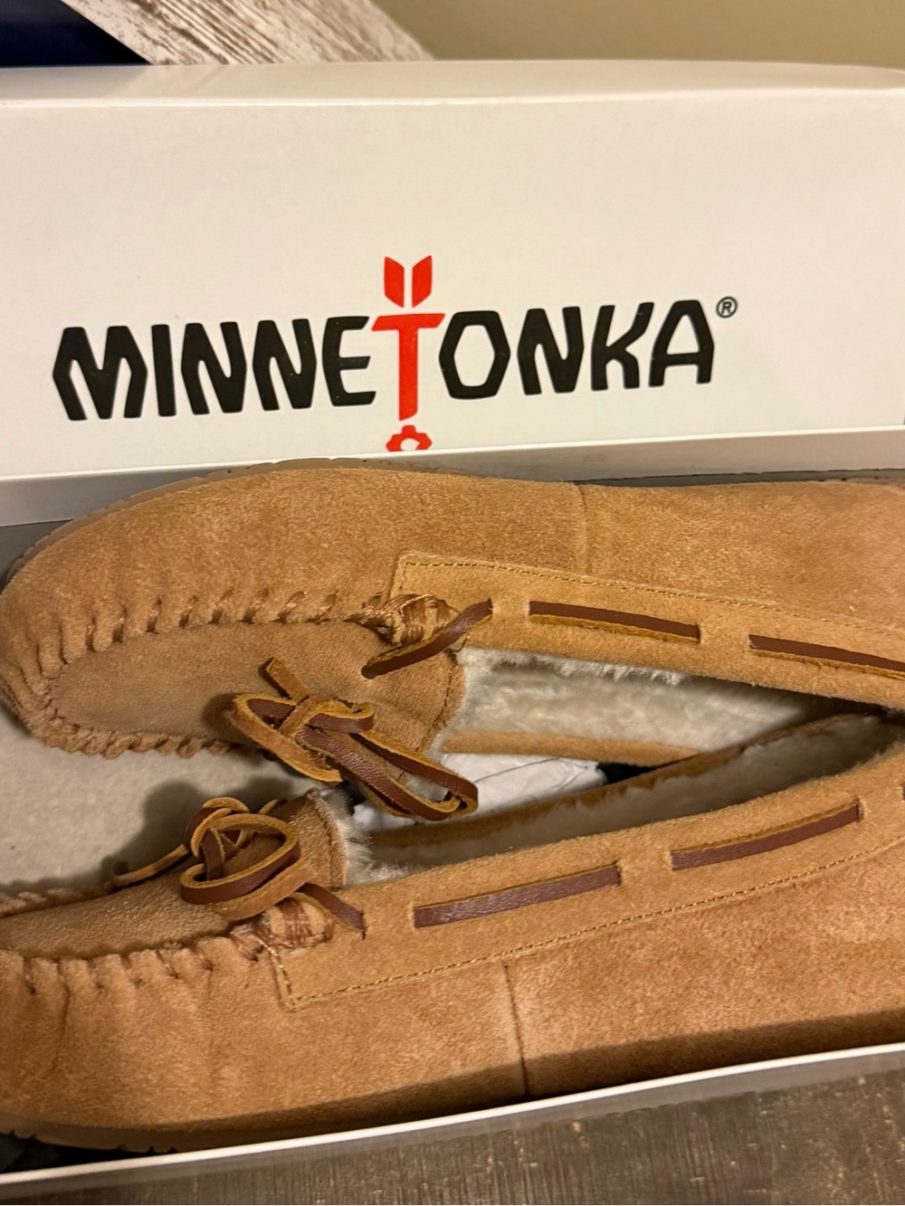 Minnetonka Women's Tan Suede Fleece-Lined Moccasins New never worn.